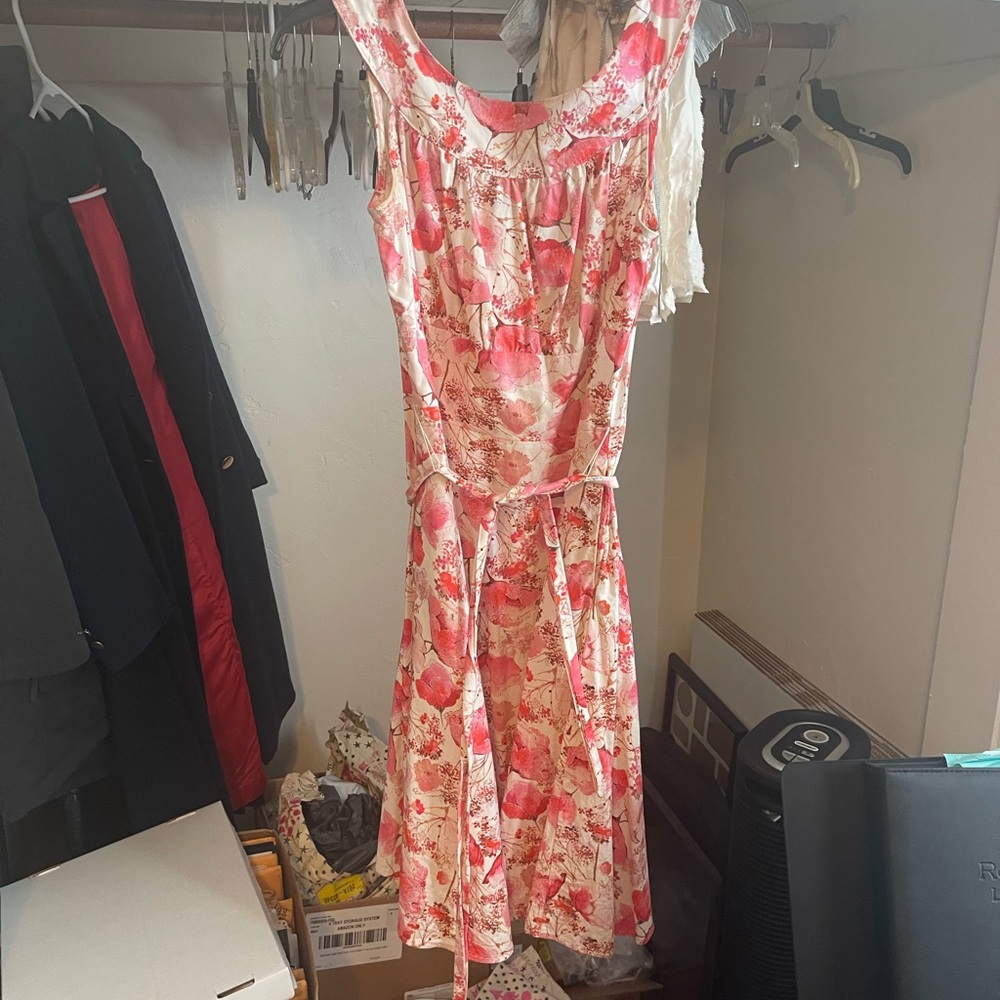 Chic Floral Midi Dress in Pink